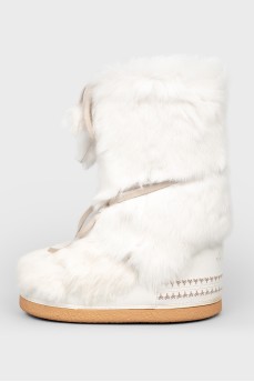 Boots with fur on lacing