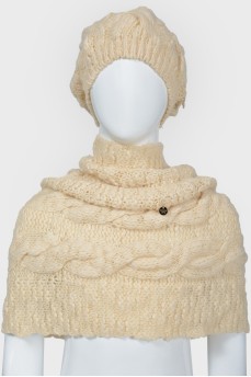 A set of a hat and a coat of a large knit