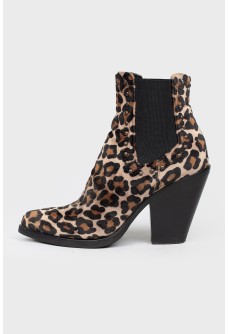 Ankle boots in leopard print