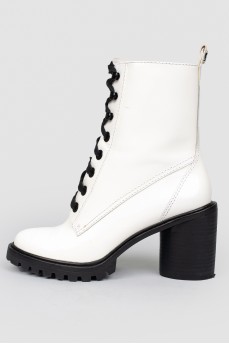 White leather boots in heels and lacing