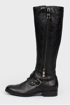 Black boots quilted with lightning