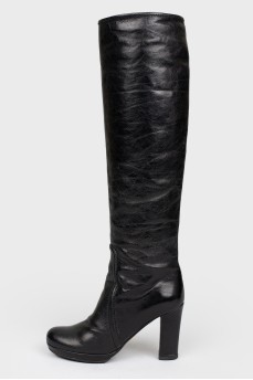 Black leather boots with a zipper