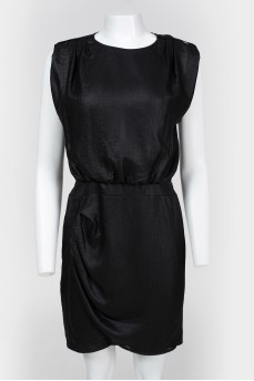 Black sleeveless dress