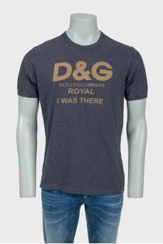 Gray men's T -shirt with a golden brand logo