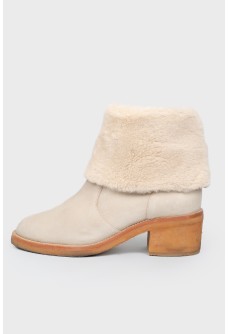 Beige leather boots with fur