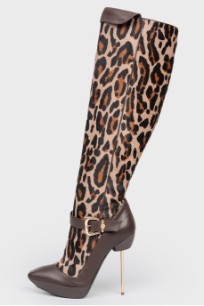 Boots in a leopard print on a metal hairpin