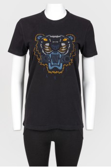 Black T -shirt with tiger embroidery