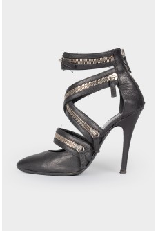 Black metal zipper shoes
