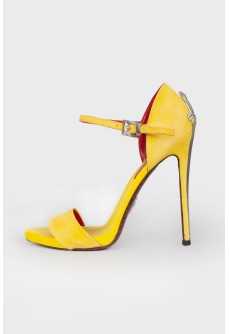 Lemon color metal inlay sandals