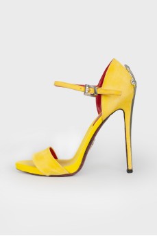 Lemon color metal inlay sandals