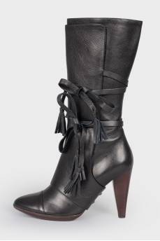 Black leather heels with black ties