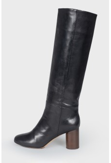 High-heeled leather boots