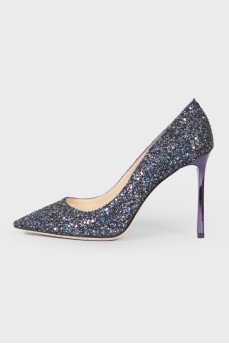 Shoes with a sharp toe, decorated with purple sequins