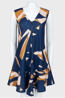 Dress with a geometric pattern with a tag