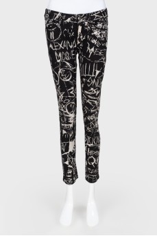 Graffiti print jeans