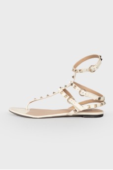 Open sandals with spikes