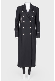 Long coat with voluminous buttons