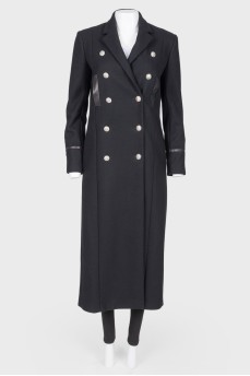 Long coat with voluminous buttons