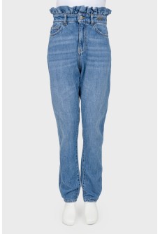 High-waisted jeans