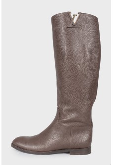 High brown brand logo boots