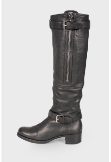 Black leather boots, zipper side