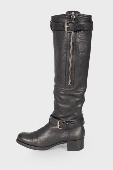 Black leather boots, zipper side