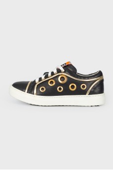 Children's sneakers with eyelets