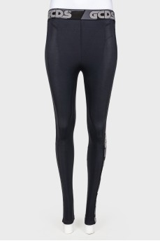 Sporty tights with a tag