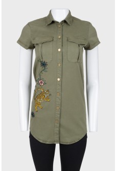 Embroidery and short sleeves shirt, with the tag