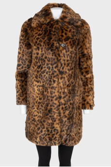 Fur coat with leopard fur
