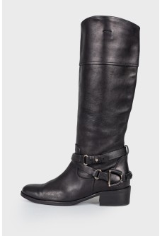 High leather boots without fasteners