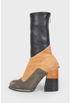 High-heeled boots