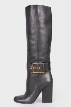 Leather boots with a strap
