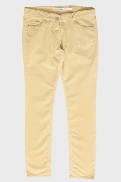Direct cut yellow jeans