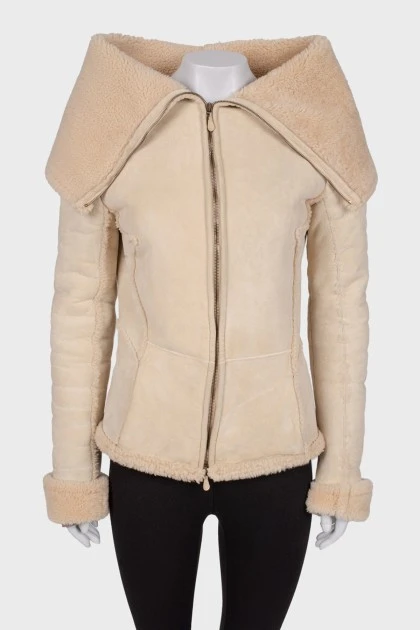 White sheepskin coat with a zipper