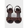 Leather sandals with rivets