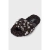 Knitted slippers with pearls