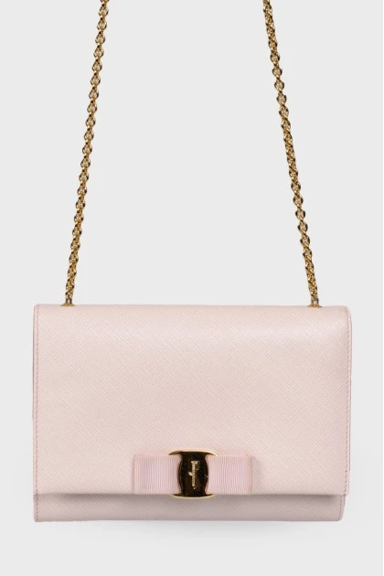 Leather pink handbag with shoulder chain