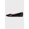 Pointed-toe lacquer flats