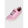Pink sneakers with textile logo