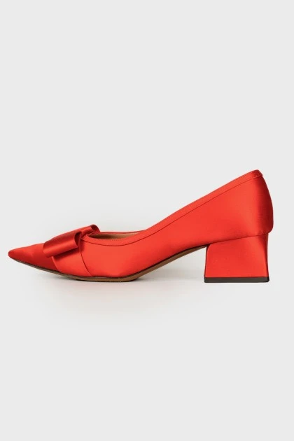Red textile shoes with a bow