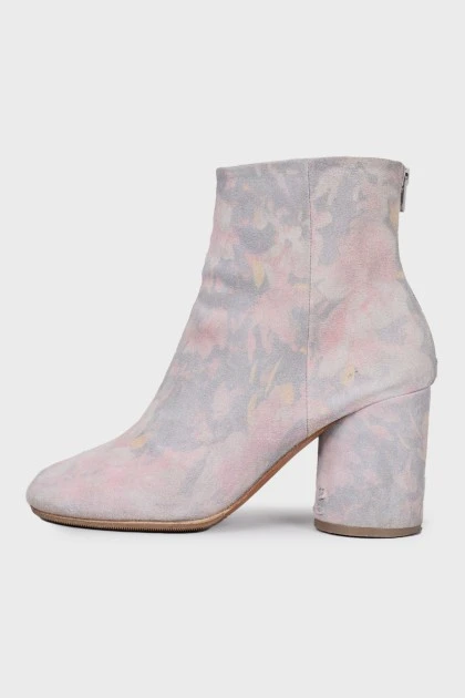 Ankle boots in floral print