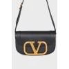Supervee bag with tag