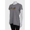 Gray T-shirt with sequin logo and tag