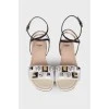 Sandals with contrasting rhinestones