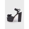 Black suede sandals with bow