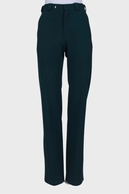 Slit trousers with tag