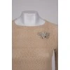 Knitted sweater with brooch