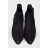 Pointed toecap suede boots
