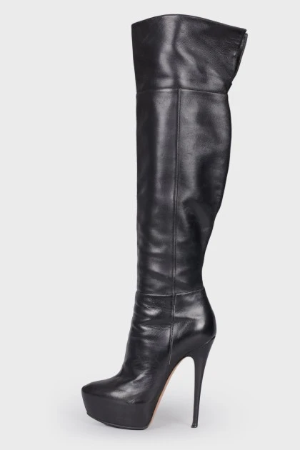 Leather boots with high heels